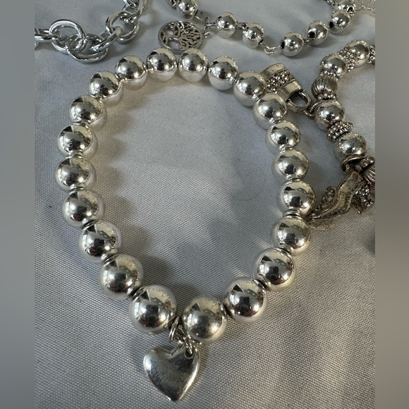 Group of 7 silvertone bracelets - Picture 5 of 9